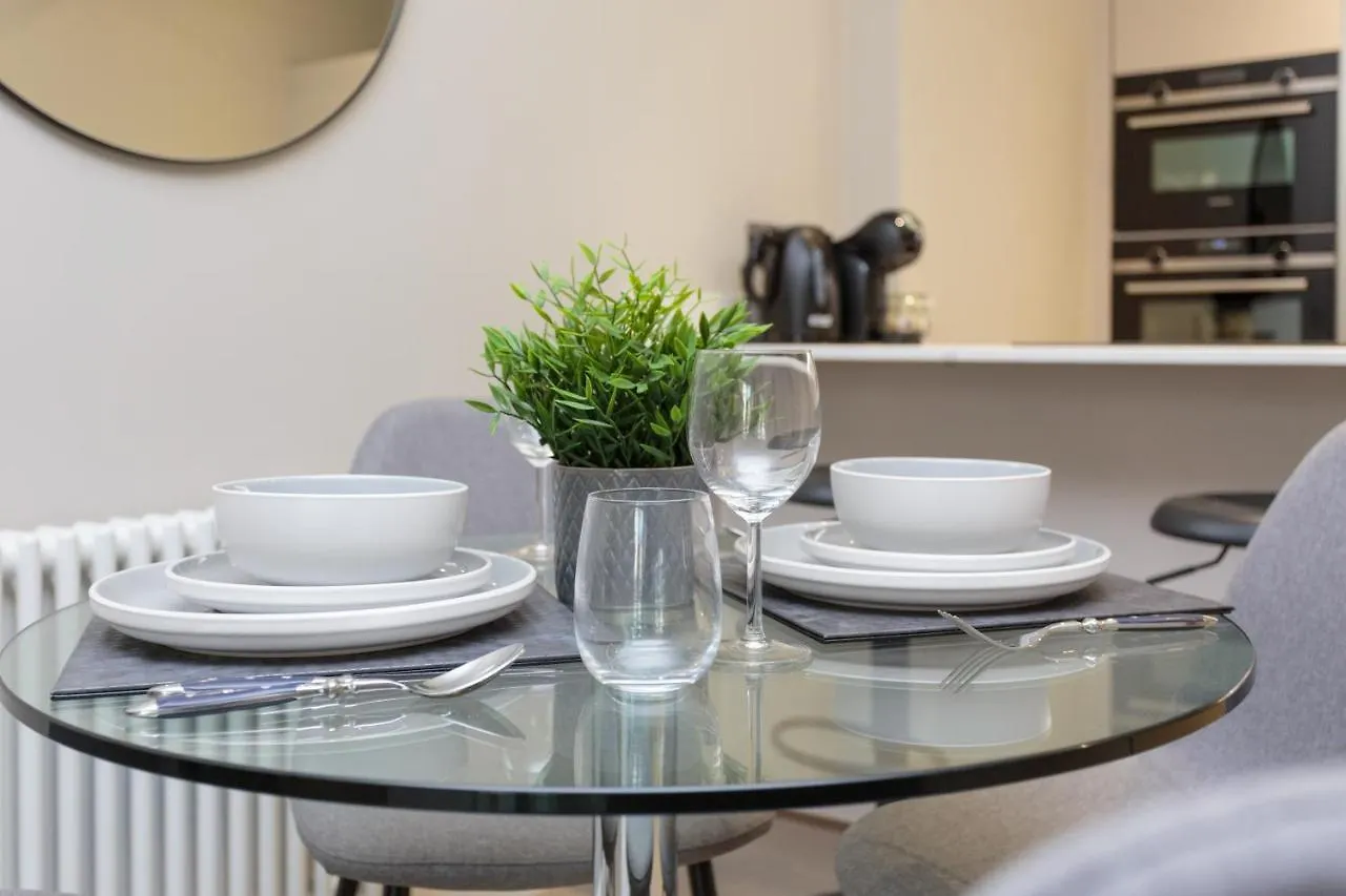Dragon Suites - Edinburgh City Centre 1 Bed Apartment